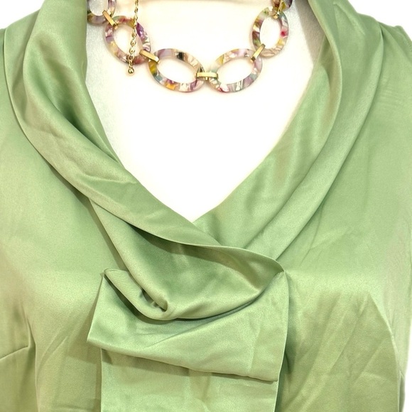 The LIMITED Satin Green Blouse Women’s Size S Top Sleeveless Statement Ruffle - Picture 3 of 7